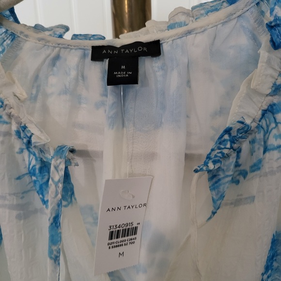 Ann Taylor Blue and White Toile Print Top Size Medium NWT - Picture 2 of 3